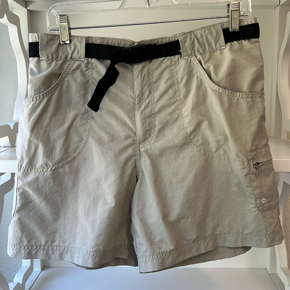 Columbia Light Khaki Water Sports Fishing Shorts Women’s Size M